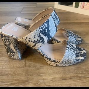 NWOT Snake skin print heels